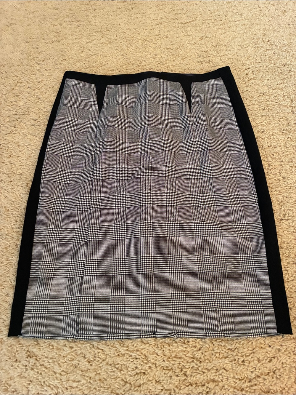 The Limited Black and Gray Plaid Pencil Skirt (size 2)